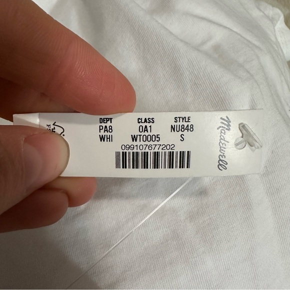 Madewell Essential Slim Tee in Lightweight Cotton - Picture 4 of 4